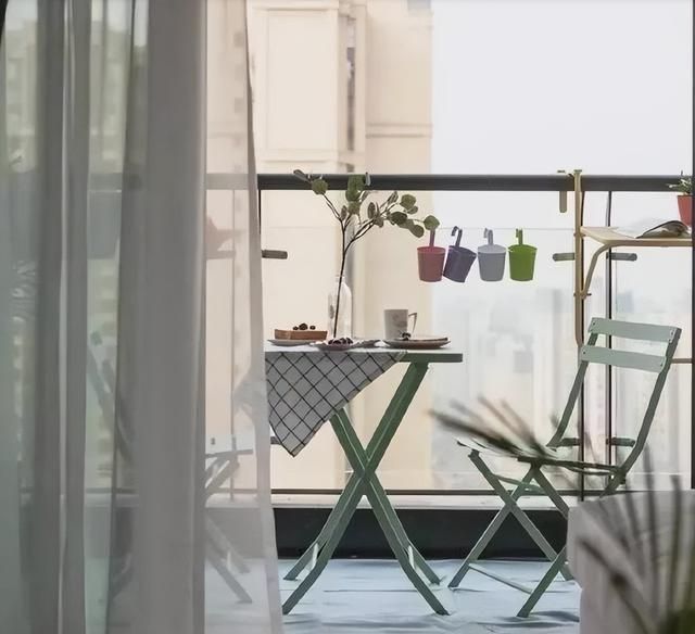 北欧风新房入户，绿色的装点加上原木的设计，清新舒适又美观！ - 家居知识