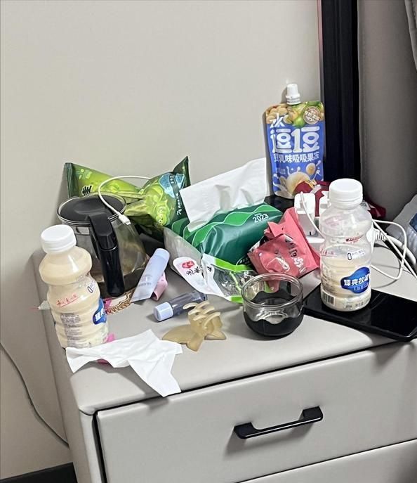 中国家庭正在淘汰床头柜！年轻人新方案，颜值实用双在线 - 家居知识