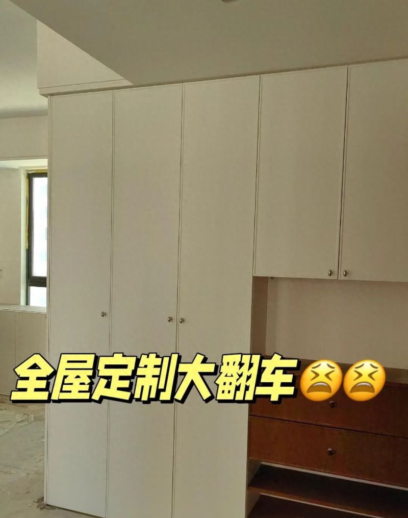 年轻人抛弃定制衣柜？网友推崇只挂不叠收纳法，空间利用率翻倍