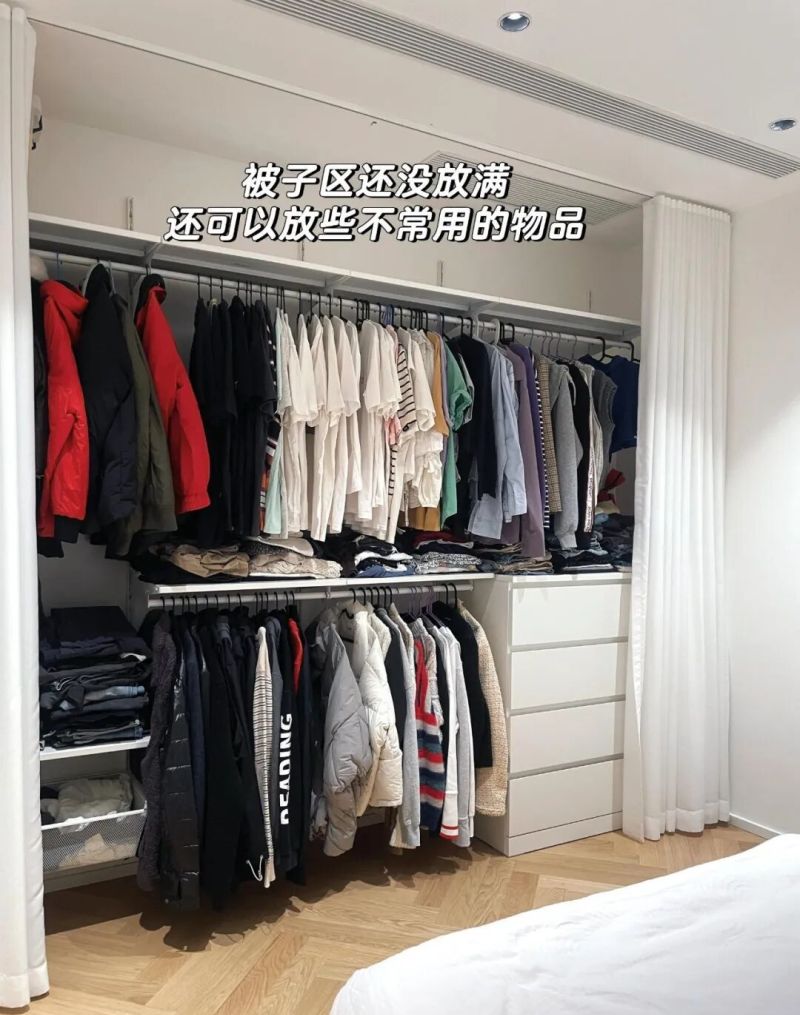 年轻人不做定制衣柜了？学网友的衣柜做法，只挂不叠，收纳力好强 - 家居知识