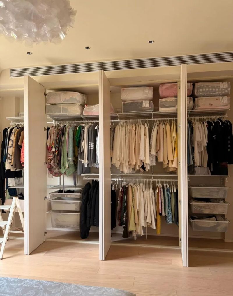 年轻人不做定制衣柜了？学网友的衣柜做法，只挂不叠，收纳力好强 - 家居知识