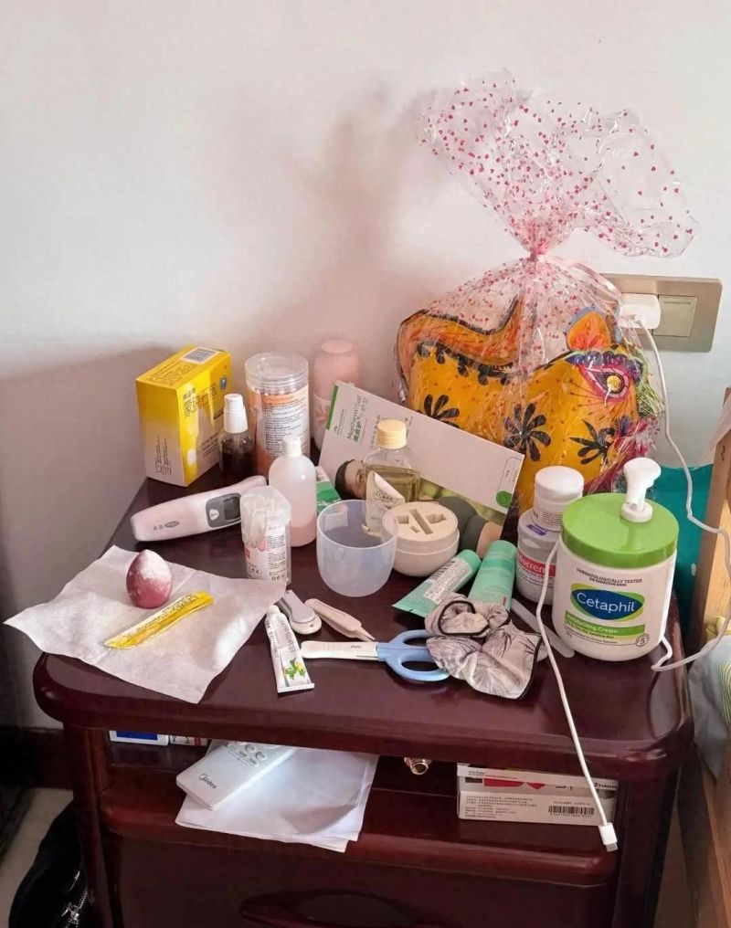 年轻人抛弃床头柜？这5种新式设计更高级实用！