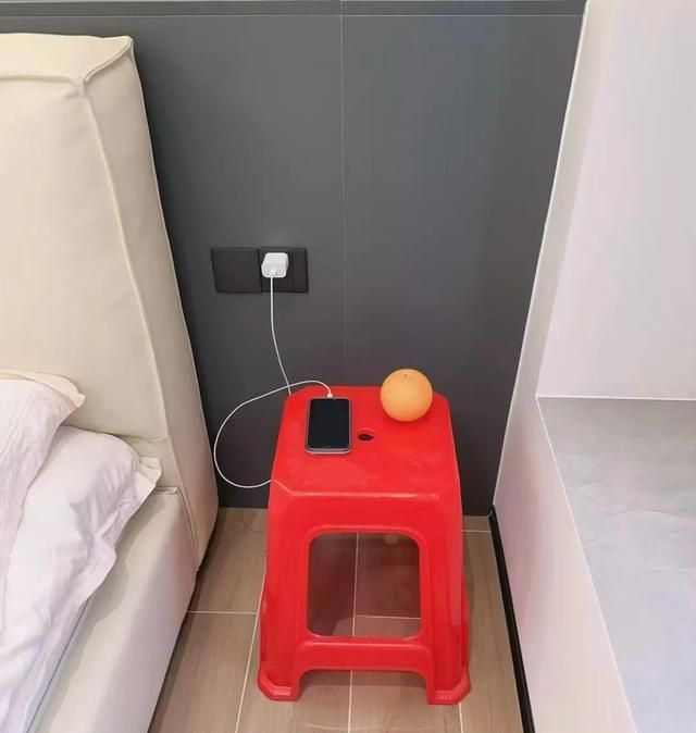 “床头柜”正在退出国人家庭，年轻人有新选择，更高级更实用 - 家居知识