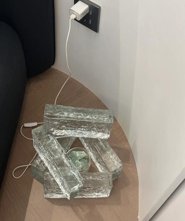 “床头柜”正在退出国人家庭，年轻人有新选择，更高级更实用 - 家居知识