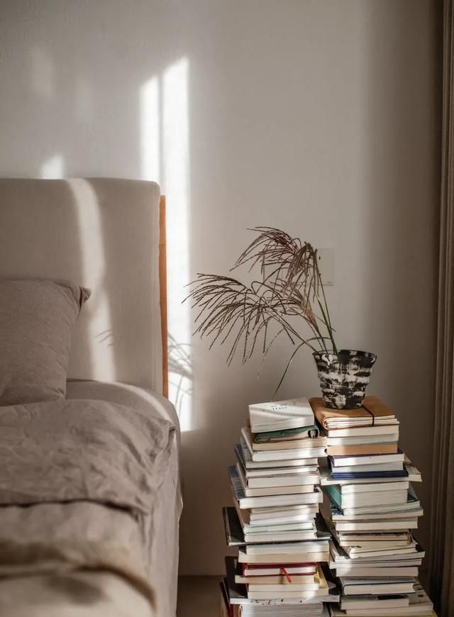 “床头柜”正在退出国人家庭，年轻人有新选择，更高级更实用 - 家居知识