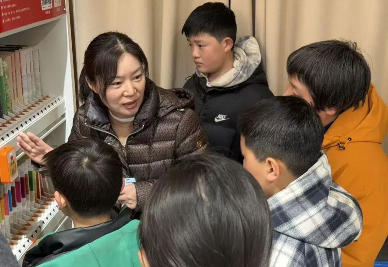 理想照进现实！” 李翠利获赠千余册定制图书与智能书柜 - 家居知识