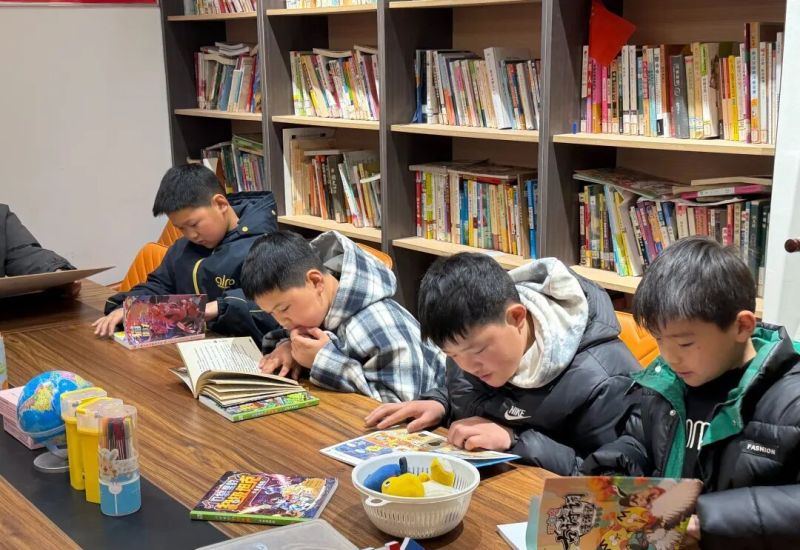 理想照进现实！” 李翠利获赠千余册定制图书与智能书柜 - 家居知识