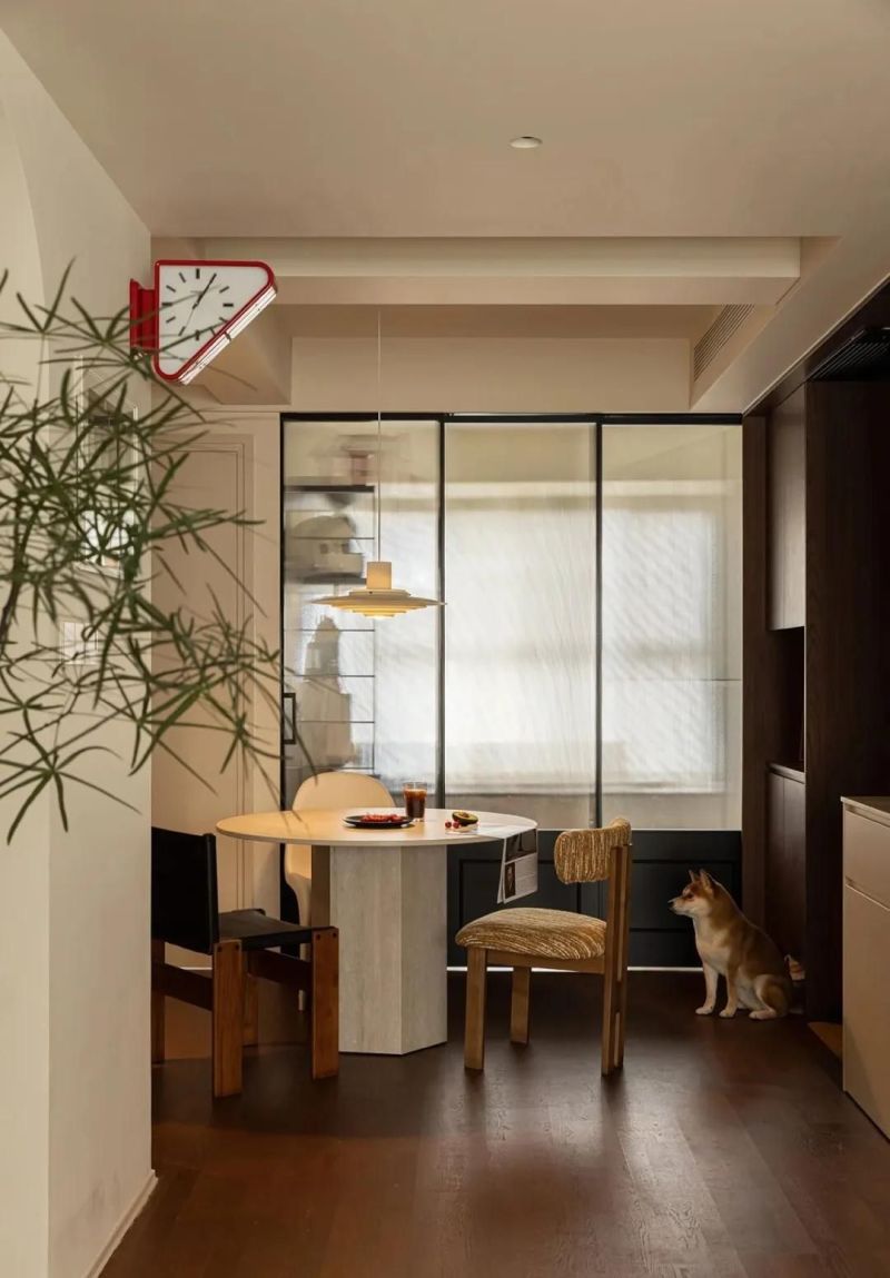 谁说小户型只能将就？95㎡二居中古风与包豪斯的优雅共生 - 家居知识