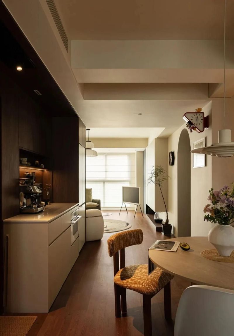 谁说小户型只能将就？95㎡二居中古风与包豪斯的优雅共生 - 家居知识