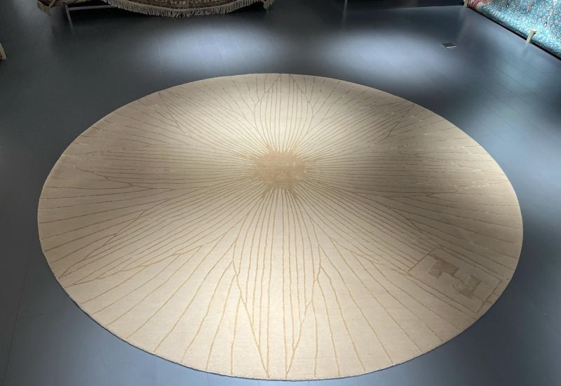 意式美学典范，FENDI 3米太阳纹圆毯演绎空间艺术