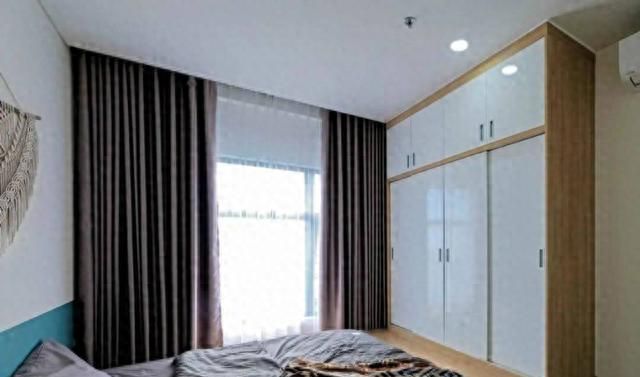 75㎡三口之家巧用置物架隔断，一进门餐厅秒变多功能空间