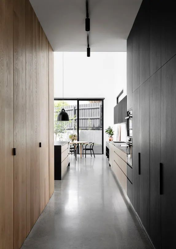 原木+高级黑，绝配 - 家居知识