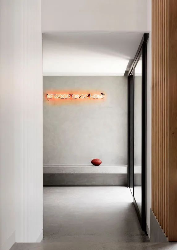 原木+高级黑，绝配 - 家居知识