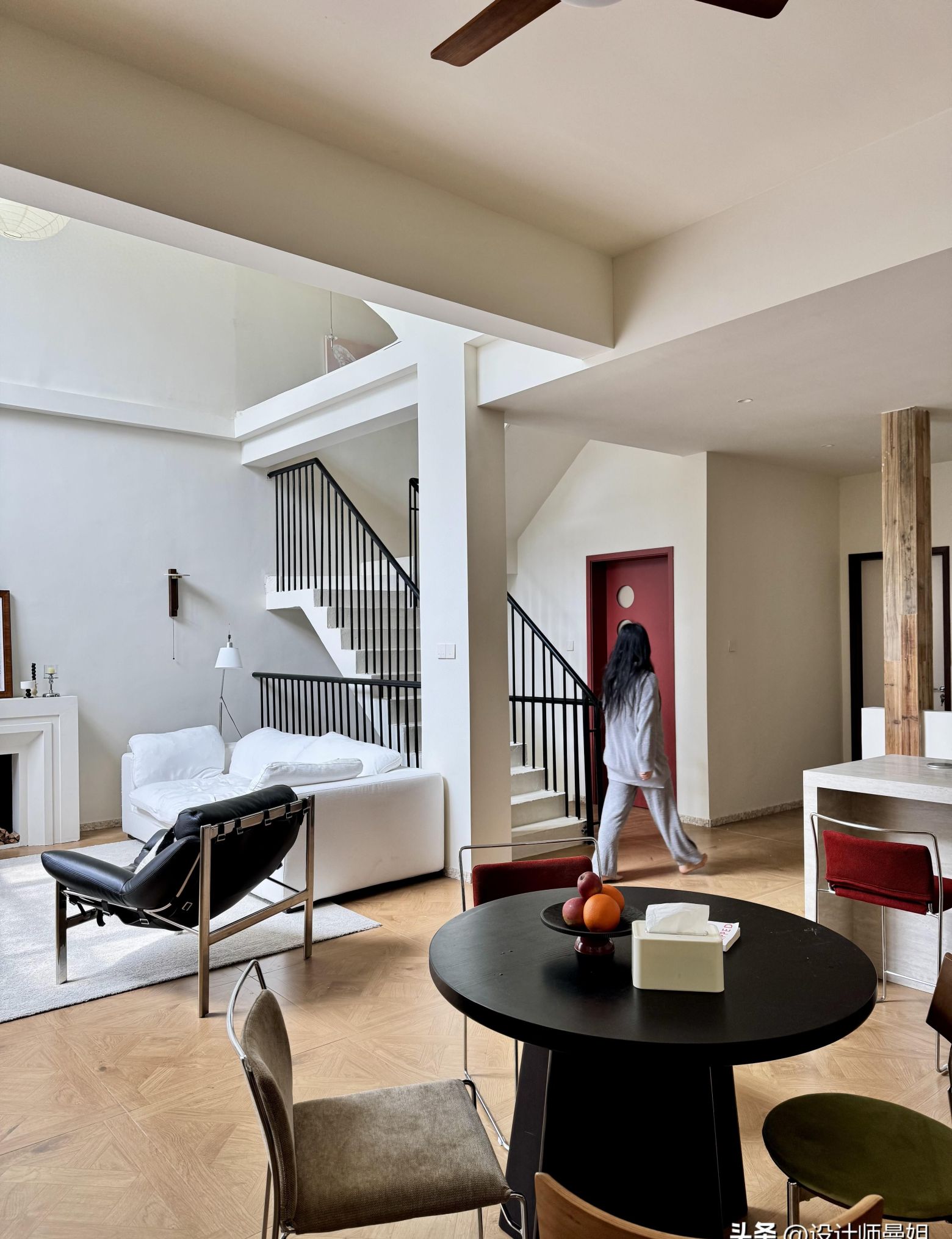 上海设计师打造复古松弛感挑高宅，住进去就不想出门的美术馆之家