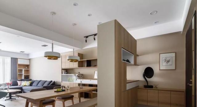 进门就是客餐厅，她家这样做隔断，一点不尴尬！太好抄了 - 家居知识