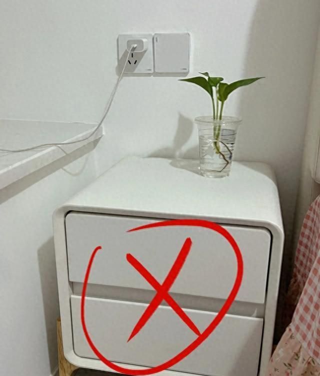 年轻人为何抛弃床头柜？这4种新设计更受欢迎！