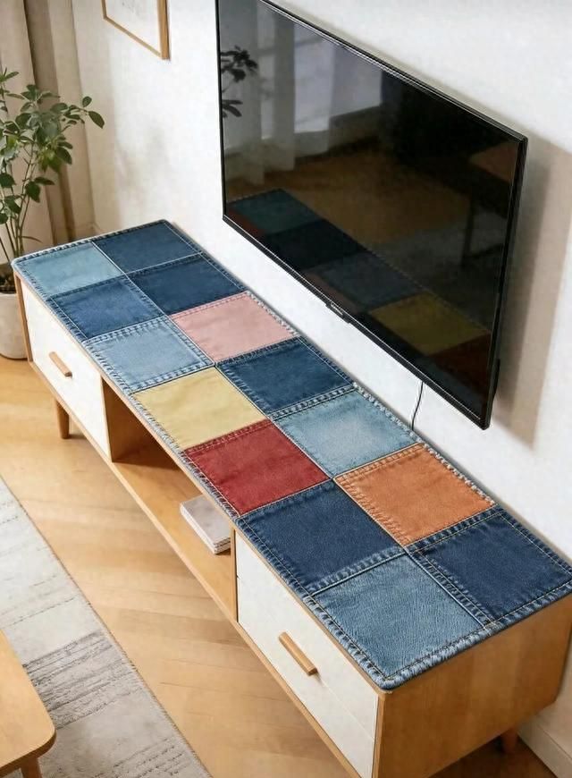 旧牛仔裤变身高级定制！巧手改造电视柜装饰，创意家居DIY