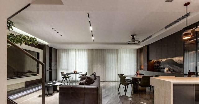 226㎡意式风复式楼实景，舒适与实用的完美平衡