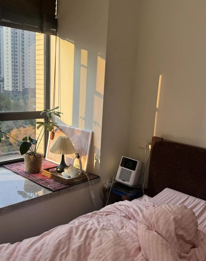 “床头柜”正逐渐退出中国家庭？看了年轻人的做法后，发现很实用 - 家居知识