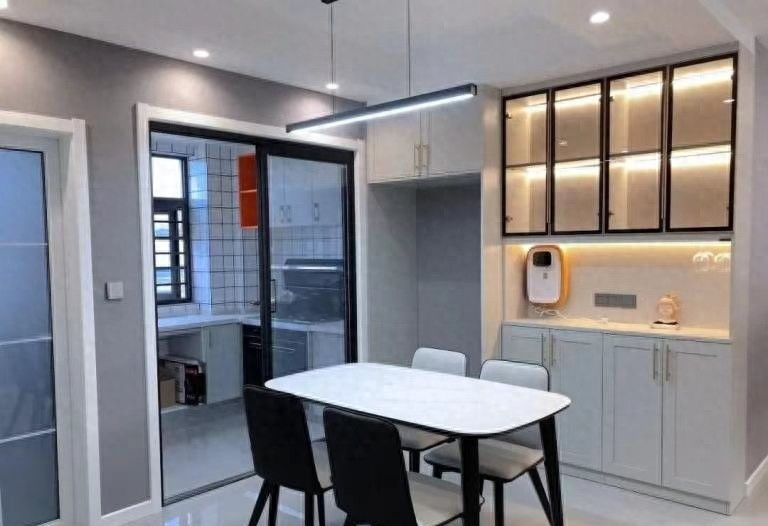 3室2厅现代简约装修全案，环保与收纳的完美结合