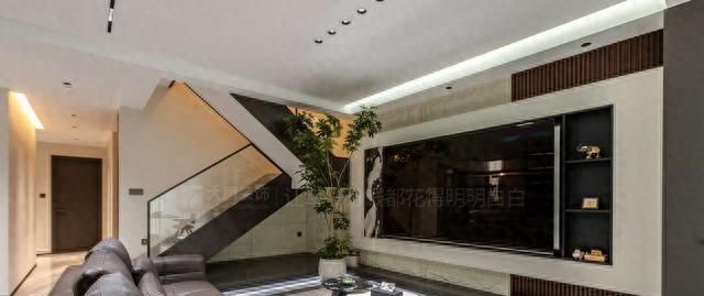 226㎡意式风复式楼实景，舒适与实用的完美平衡