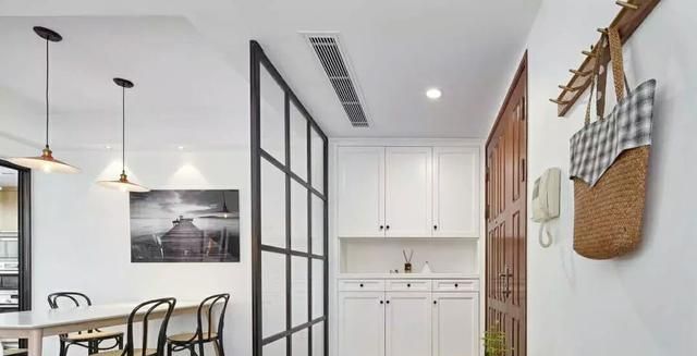 进门就是客餐厅，她家这样做隔断，一点不尴尬！太好抄了 - 家居知识