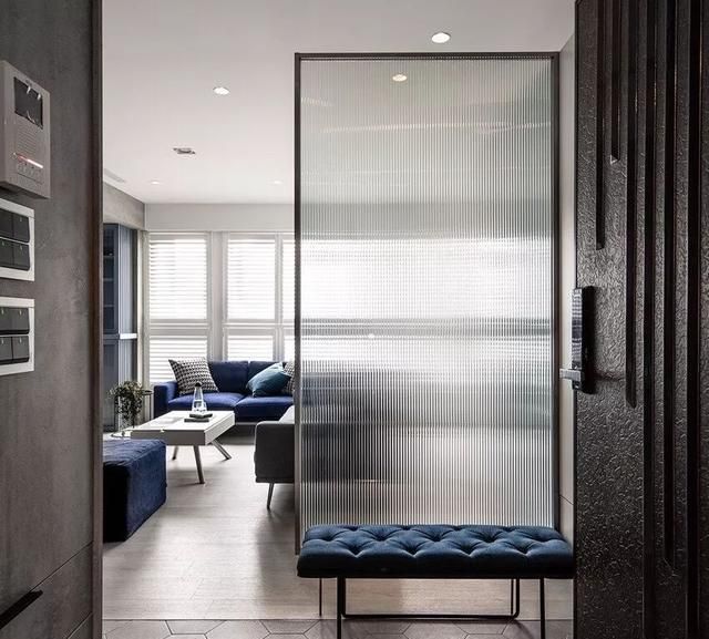 进门就是客餐厅，她家这样做隔断，一点不尴尬！太好抄了 - 家居知识