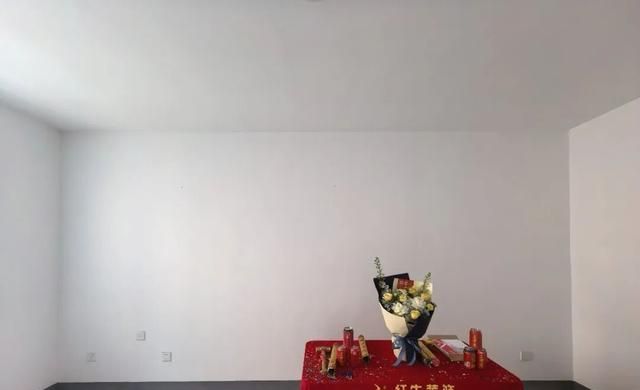 从毛坯空间到包豪斯美学,解锁极简空间的色彩、材质与光影! - 今日头条 从毛坯空间到包豪斯美学,解锁极简空间的色彩、材质与光影! - 家居知识