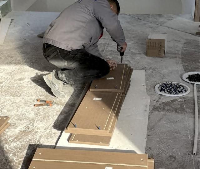 木工打制vs定制衣柜，差价几何？怎么选不踩坑