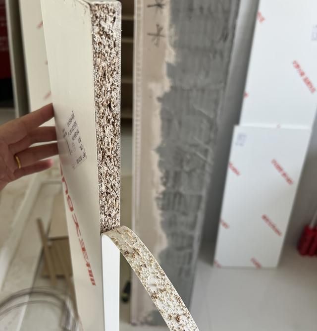 衣柜是木工做好还是定制好？价格相差多少？多亏师傅提醒差点选错 - 家居知识