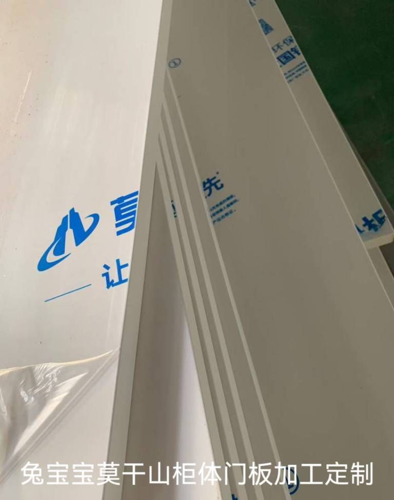 木工打柜子定制衣柜门橱柜门可从(配色+材质+造型)三个维度入手 - 今日头条 木工打柜子定制衣柜门橱柜门可从(配色+材质+造型)三个维度入手 - 家居知识