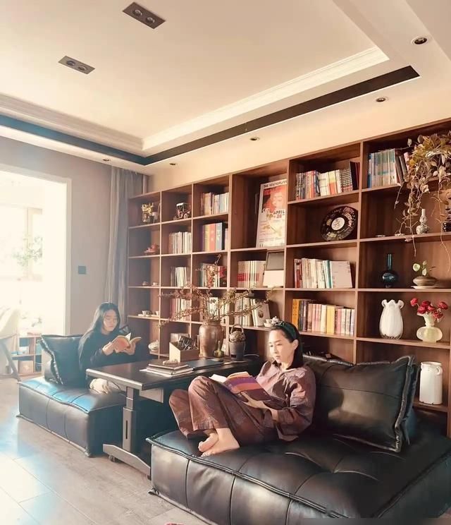 北京一44岁单亲妈妈的家火了,因简约装修而高级,太羡慕了 - 今日头条 北京一44岁单亲妈妈的家火了,因简约装修而高级,太羡慕了 - 家居知识