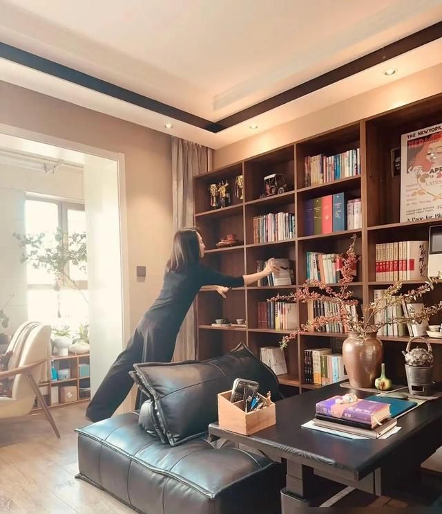 北京一44岁单亲妈妈的家火了,因简约装修而高级,太羡慕了 - 今日头条 北京一44岁单亲妈妈的家火了,因简约装修而高级,太羡慕了 - 家居知识